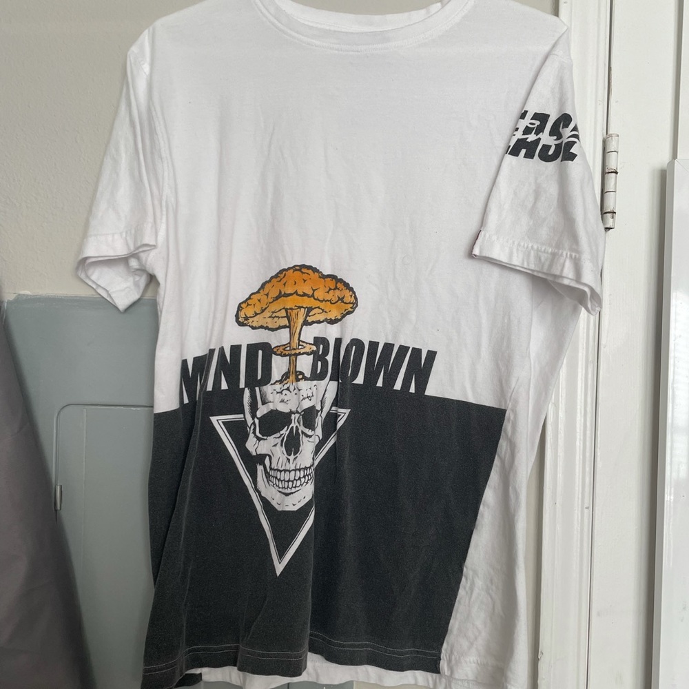 White and black shirt MIND BLOWN